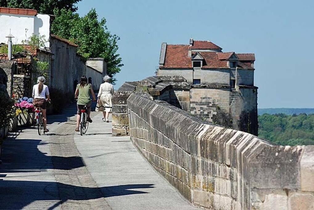 Appartement Proche Des Remparts Langres Eksteriør bilde